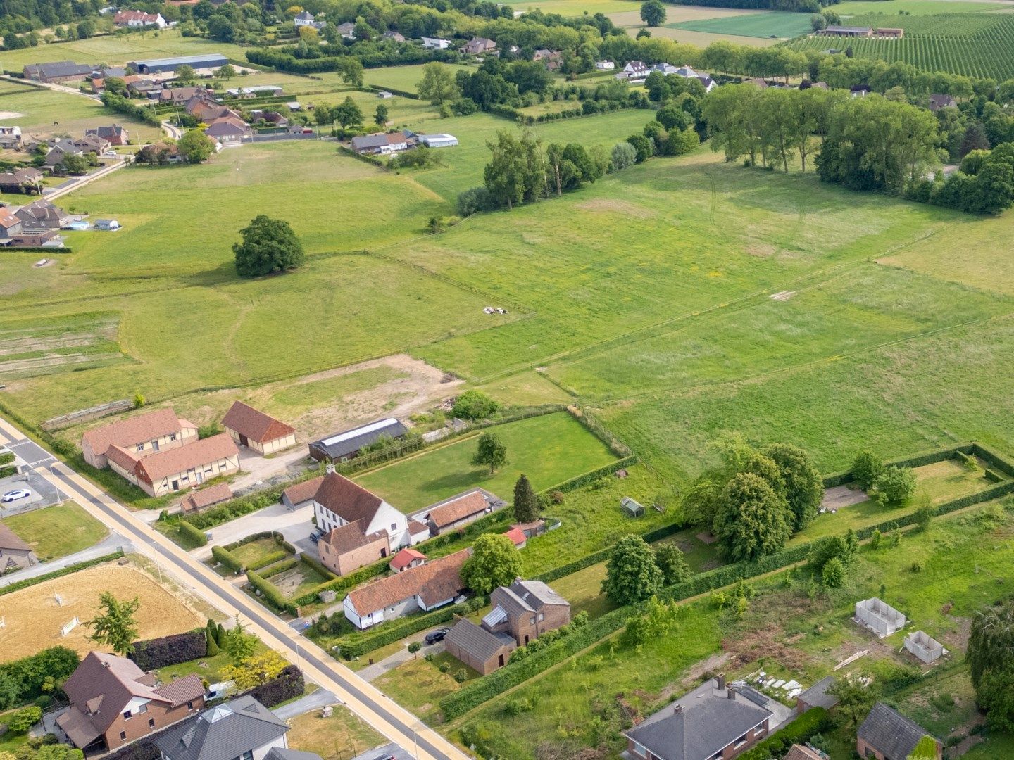 UNIEKE VIERKANTSHOEVE met paardenstallen op 7,34 hectare met vergunning voor zwembad en poolhouse foto 46