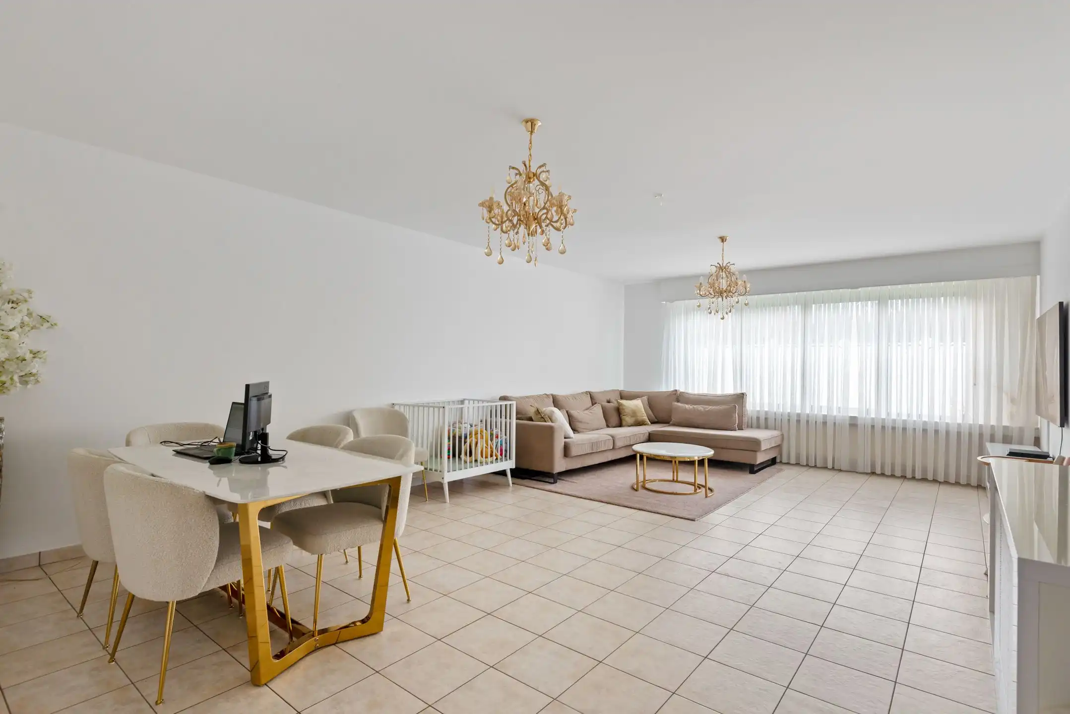 Opbrengsteigendom met 3 appartementen + garageboxen in Wommelgem te koop! foto 3