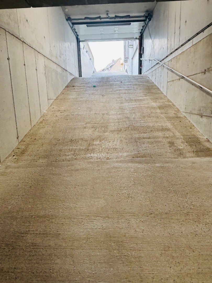 Grote garagebox met sectionale poort in mooie residentie op topligging foto 7