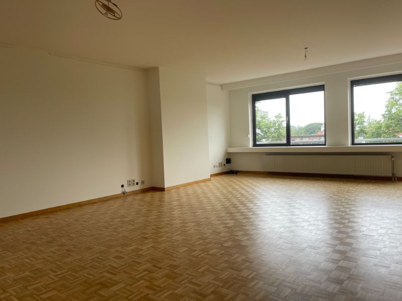 Ruim 3 slaapkamer appartement in hartje Brasschaat foto 2