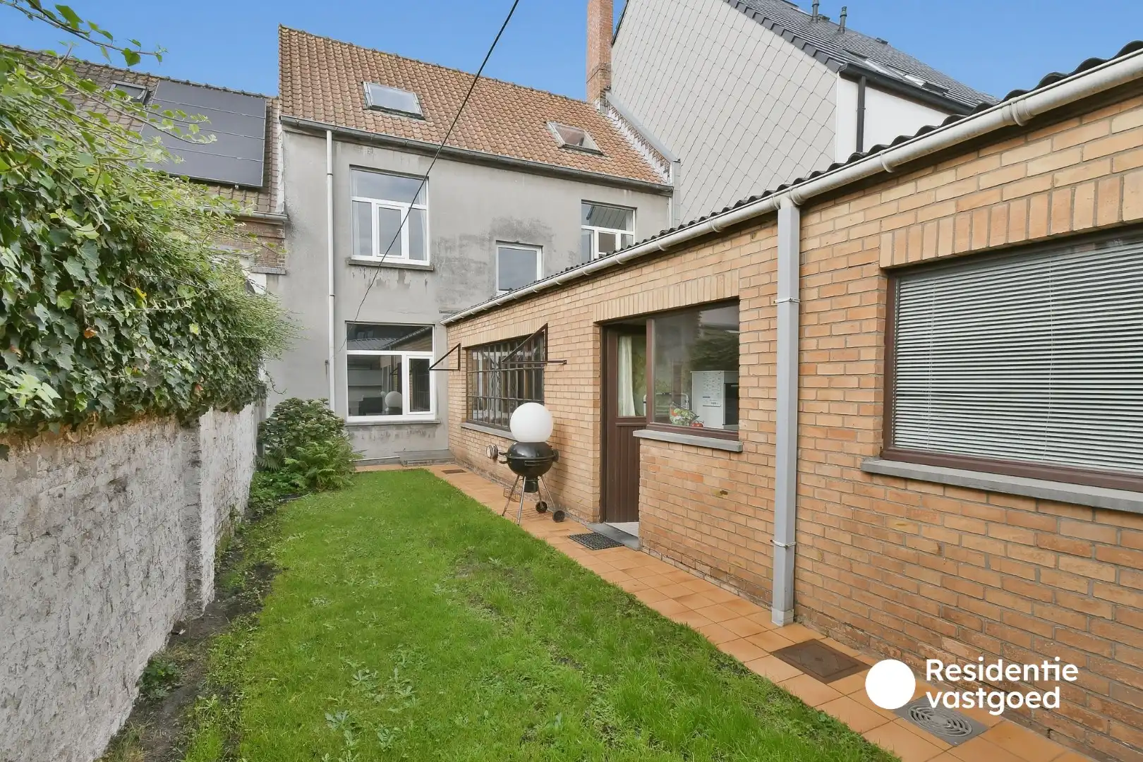 Ruime rijwoning met 6 slaapkamers in Gistel foto 3