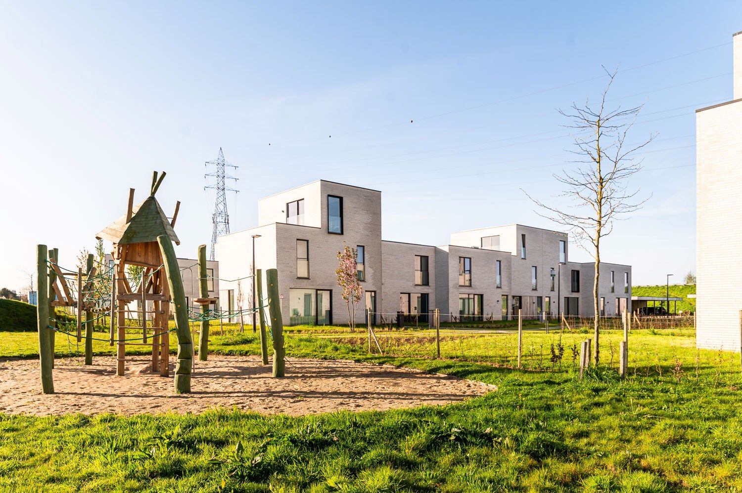 Duurzame instapklare woningen in een groene parkomgeving foto 2