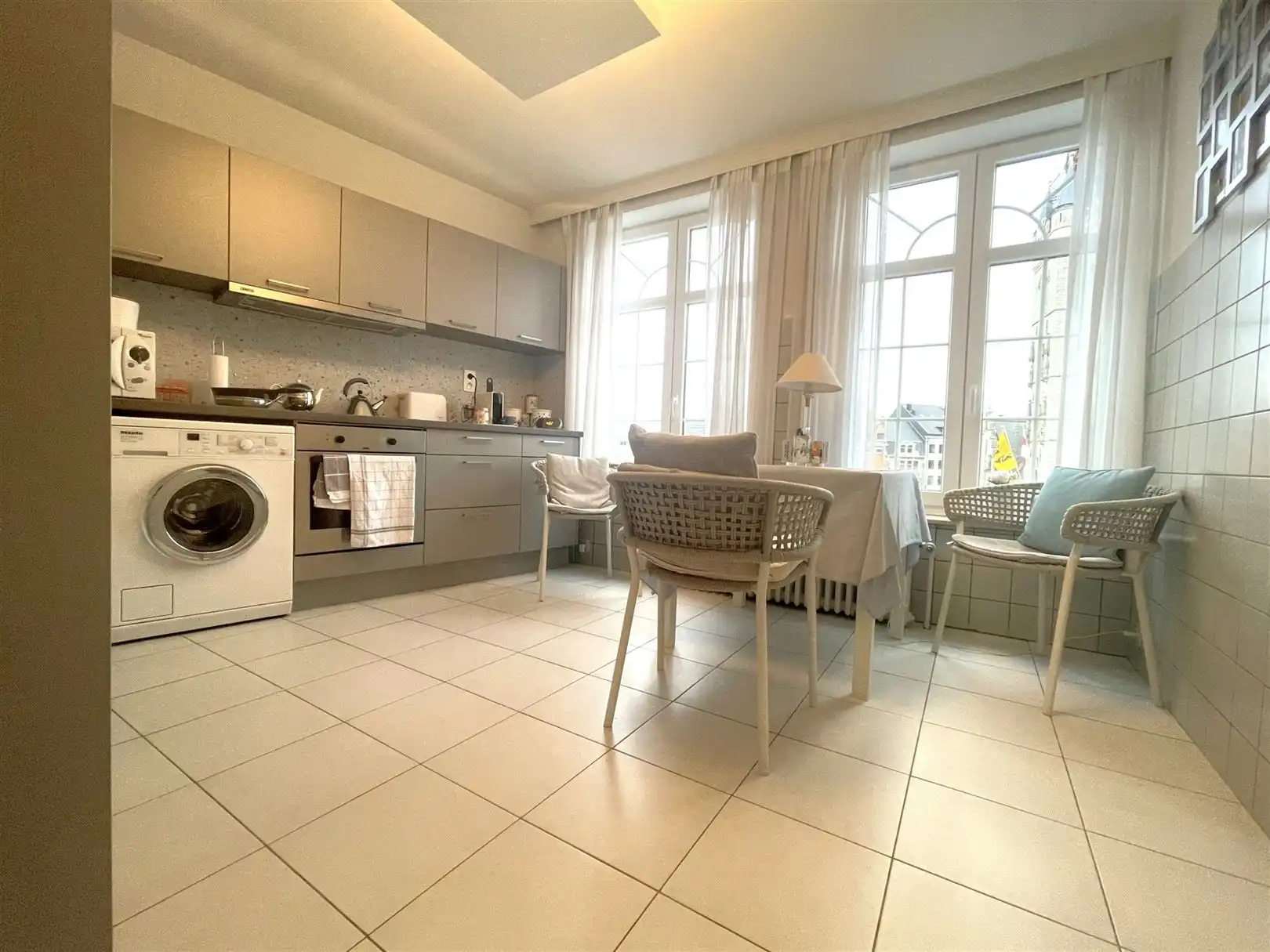 Ruim appartement met zicht op Grote Markt foto 9