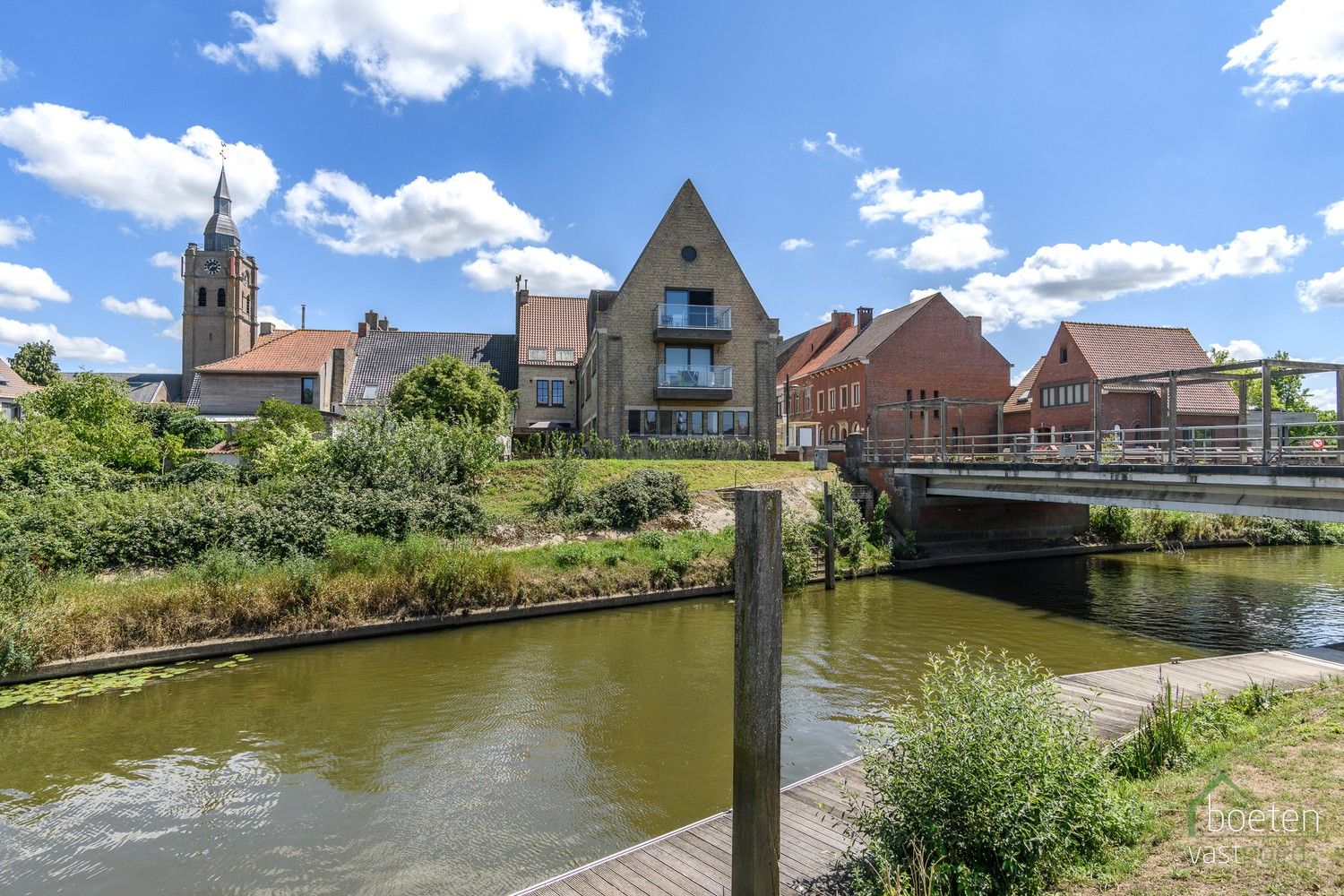 POPERINGE: Voormalige burgemeesterswoning doorprikt van charme, historie en karakter met 6 slpks en 4 badk., garage en meerdere parkeerplaatsen met een betoverende tuin op 1.521m² grondopp. foto 37
