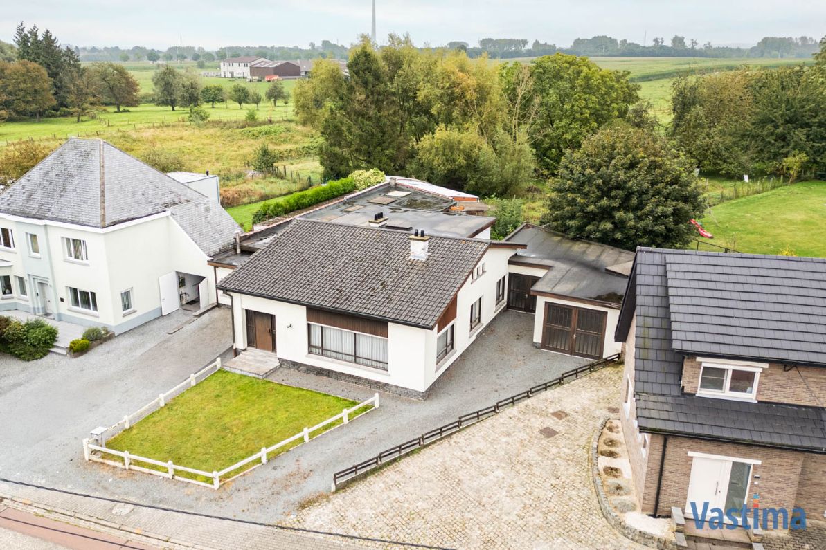 Gezinswoning met grote loods op een prachtig perceel foto 39