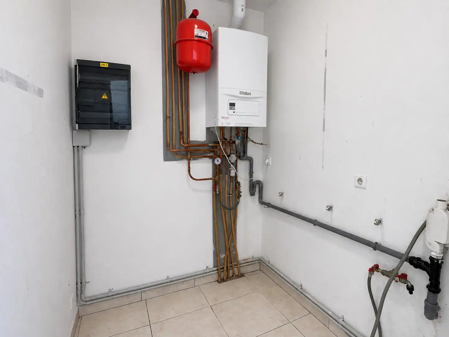 Ruim duplexappartement met 3 slaapkamers nabij het centrum. foto 9