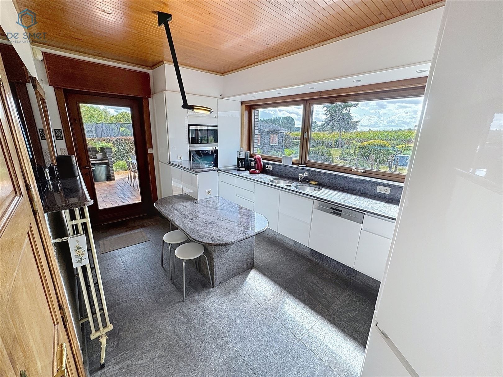 Ruime, Instapklare Villa met 4 Slaapkamers, Dubbele Garage en Prachtige Tuin in Groene Omgeving foto 9