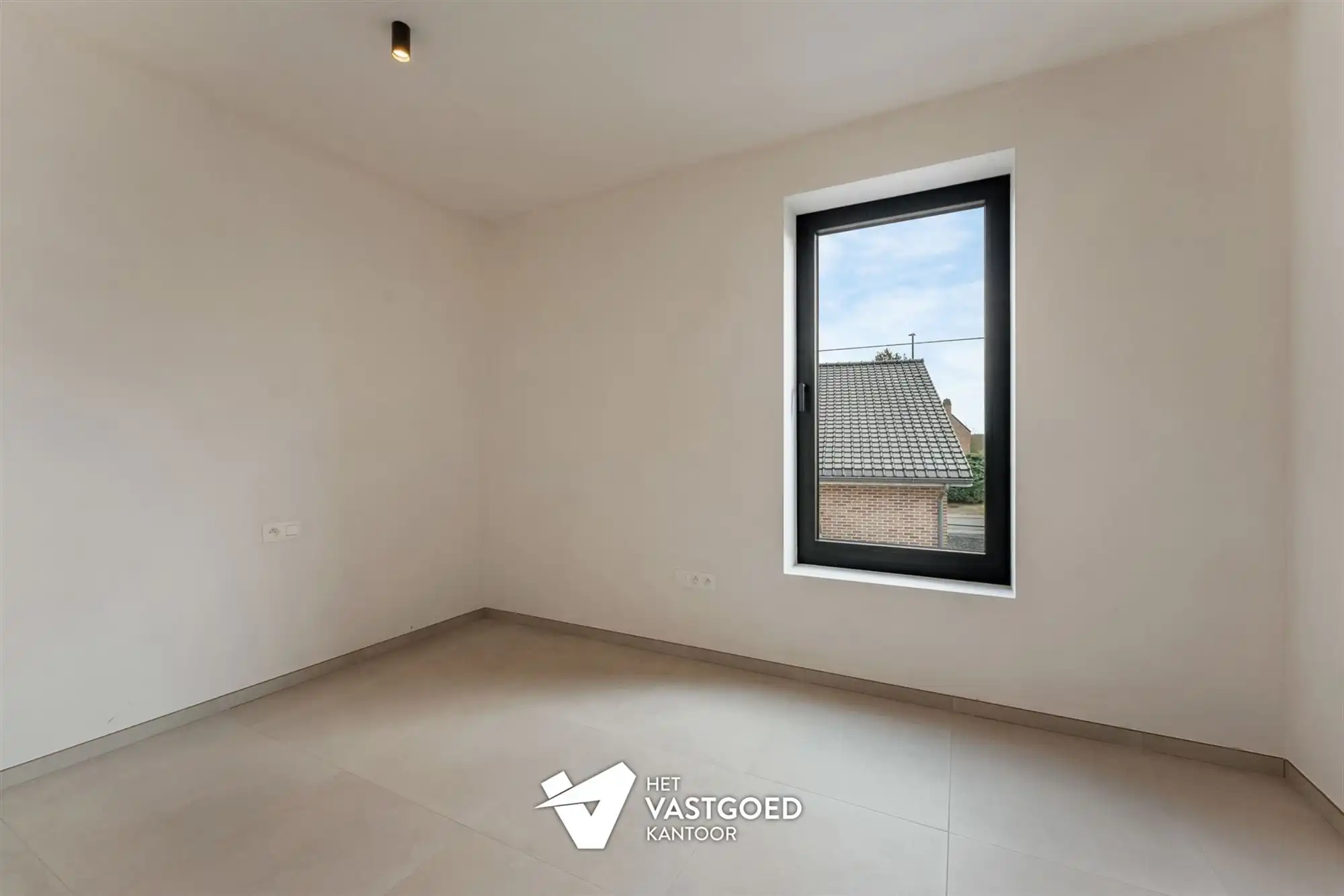 VOLLEDIG AFGEWERKTE NIEUWBOUWWONING OP CENTRALE LIGGING TE BERINGEN foto 11