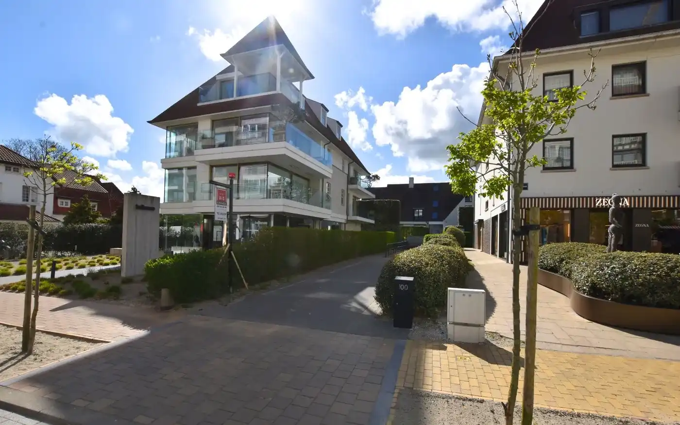 Autostaanplaats centraal gelegen op de Kustlaan en nabij het Albertplein  foto 4