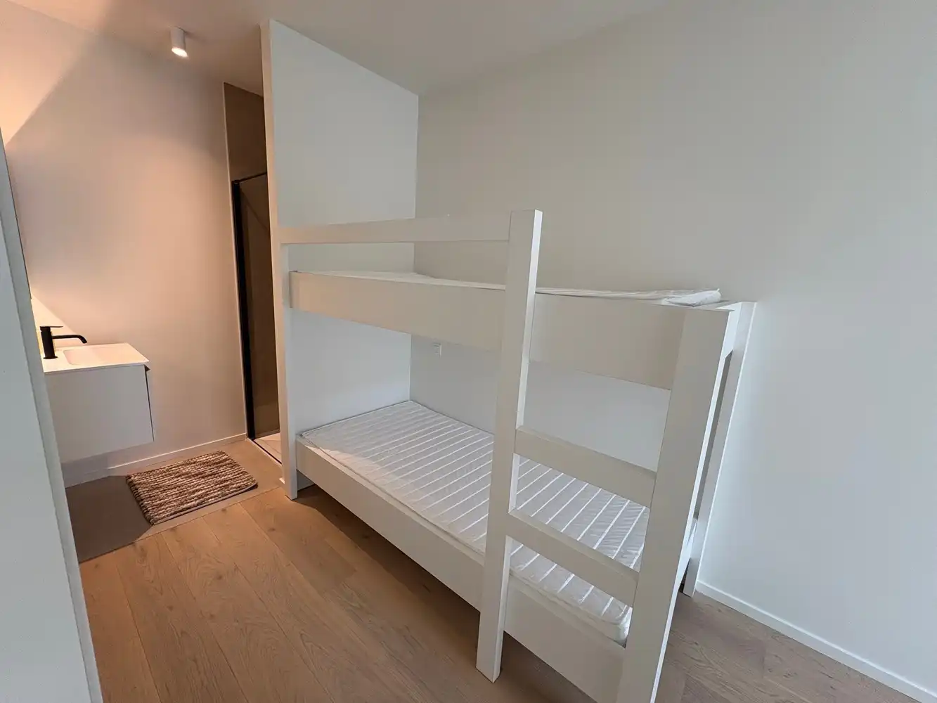 Mooi nieuwbouwappartement met 2 slk en 2 badkamers foto 18