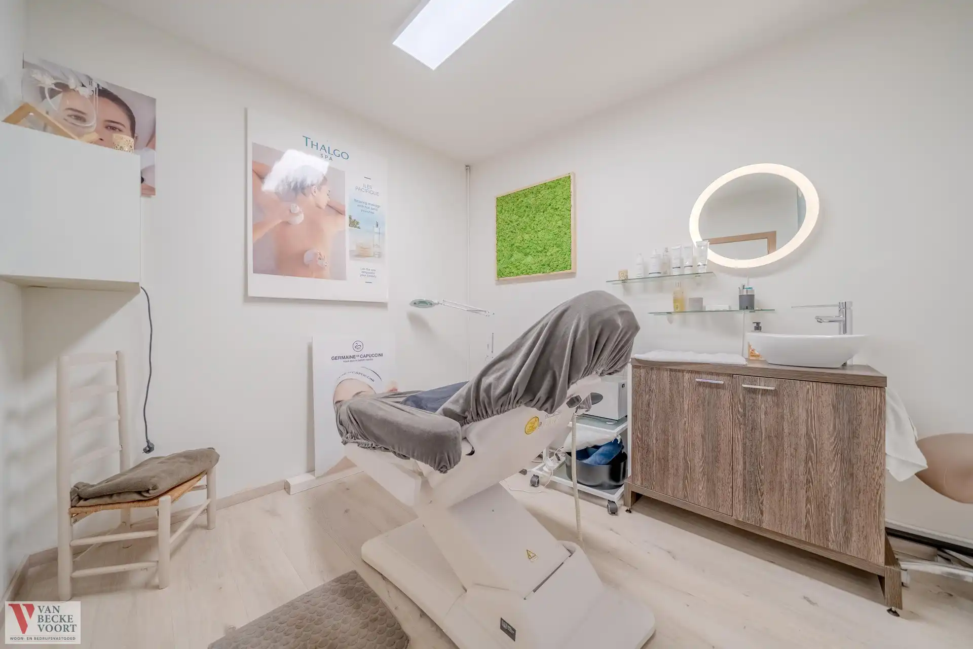 Handelsgelijkvloers 110m² Bredene foto 4