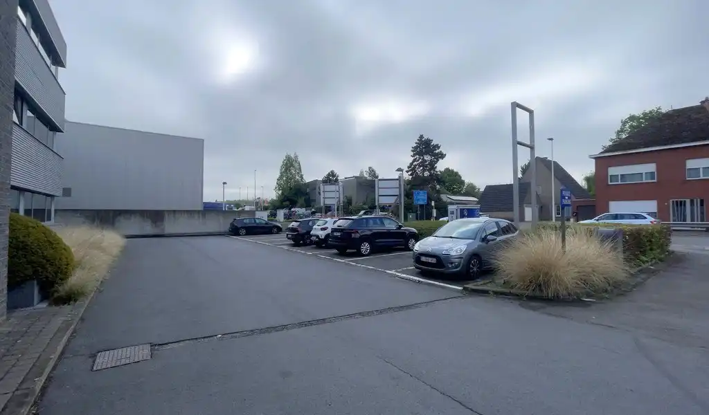 Ingedeelde kantoorruimte met parking te huur in Aartselaar foto 15