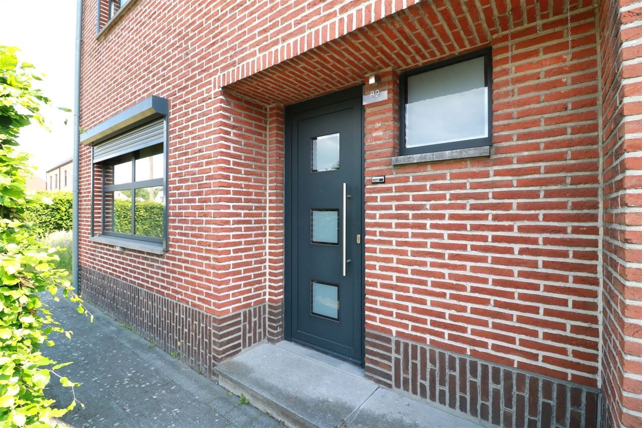 4 slpk., langs invalsweg maar achterin, grondig vernieuwd  foto 7