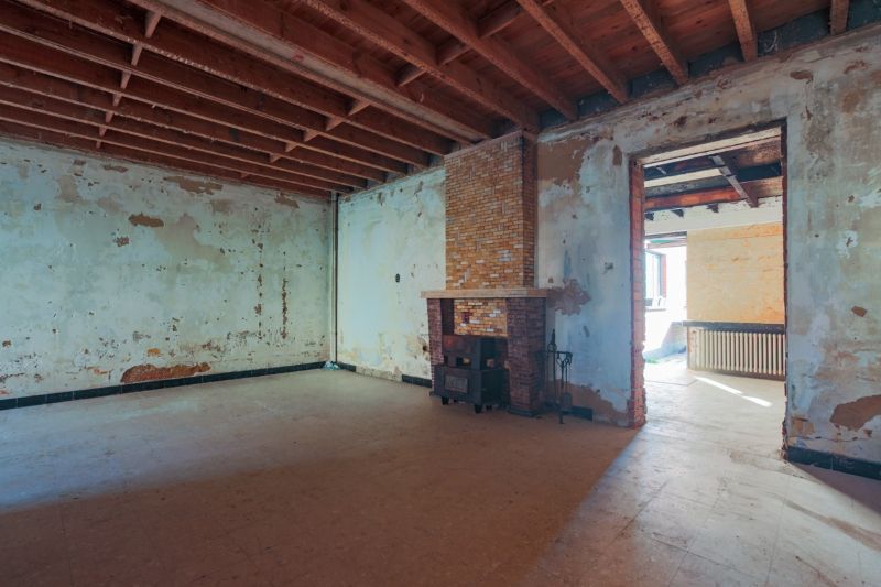 Centraal gelegen, te renoveren, ruime halfopen bebouwing met 7 slaapkamers. Tuin kijkt uit op open ruimte... foto 7