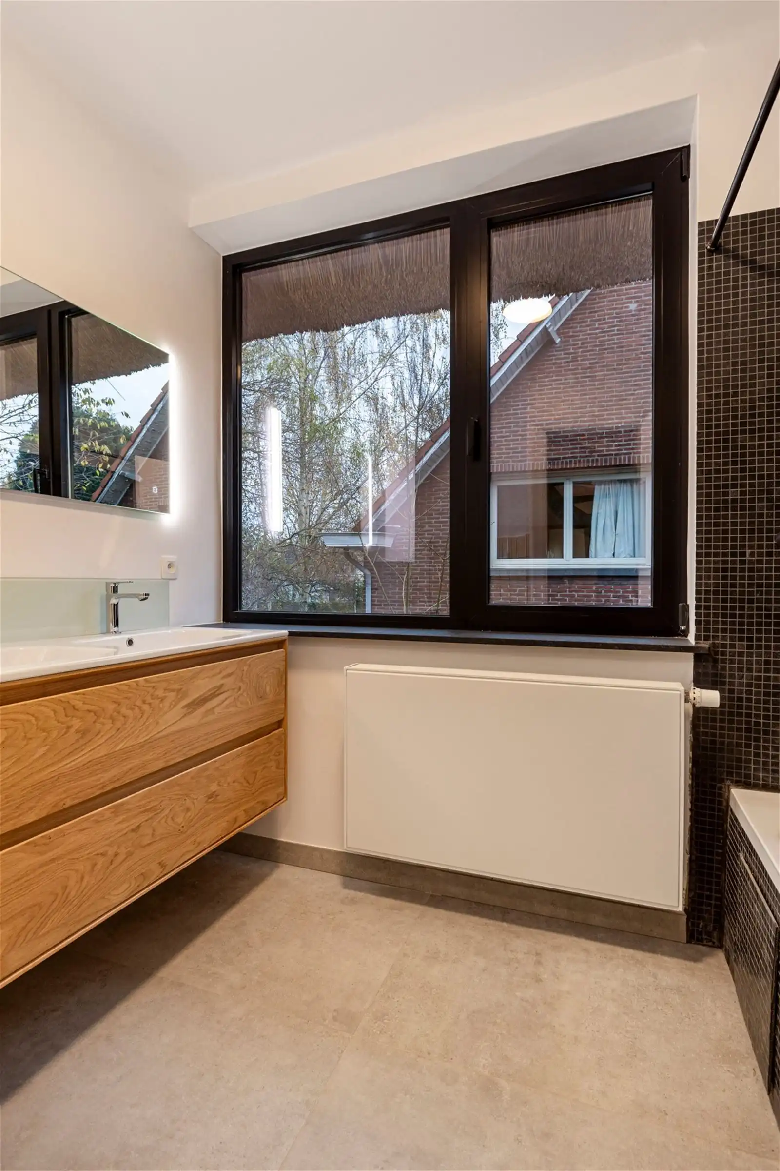 ELSDONK: Rustige, praktische woning met een uitgesproken familiaal karakter. foto 12