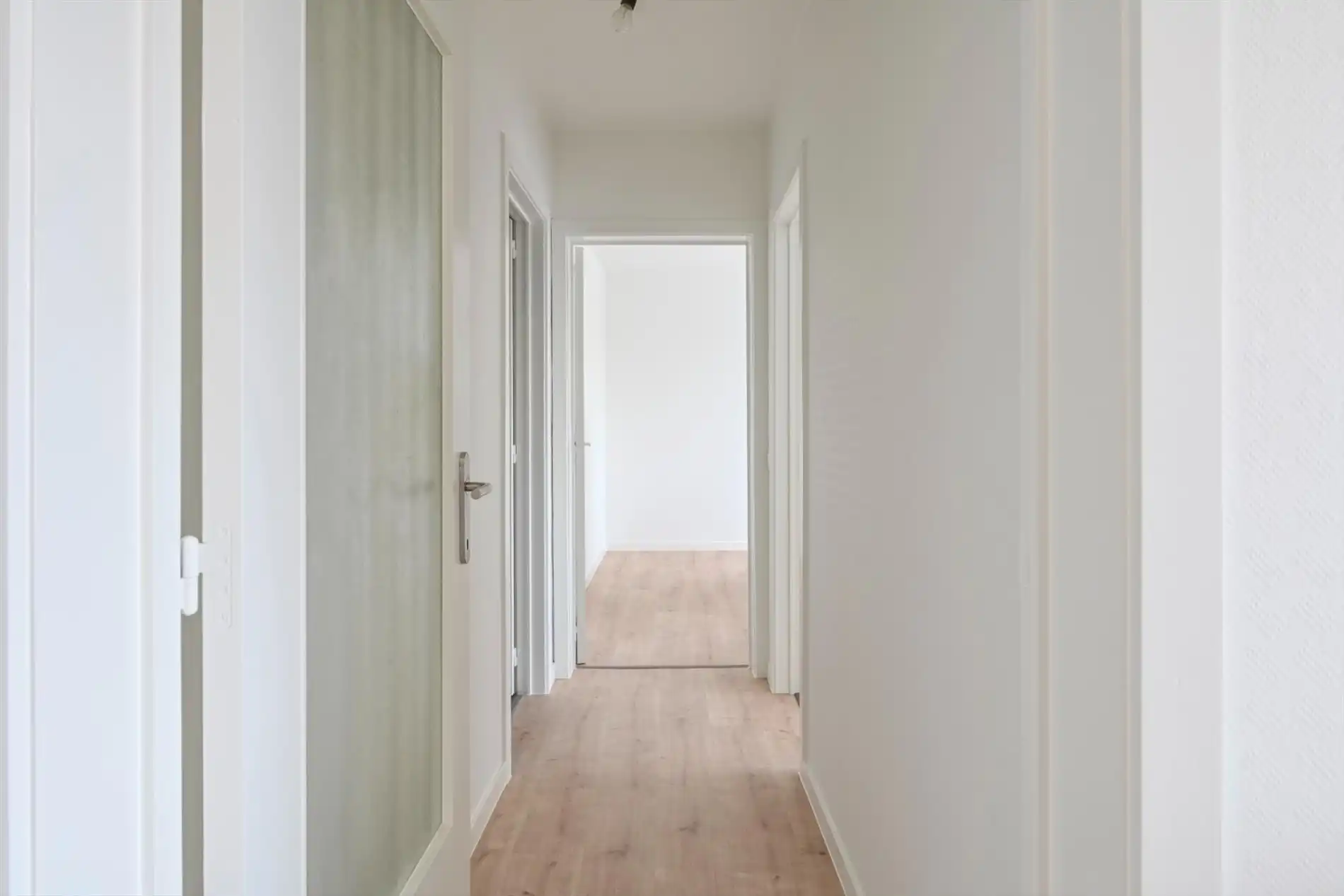 Appartement met 2 slaapkamers en autostandplaats te Roeselare  foto 8