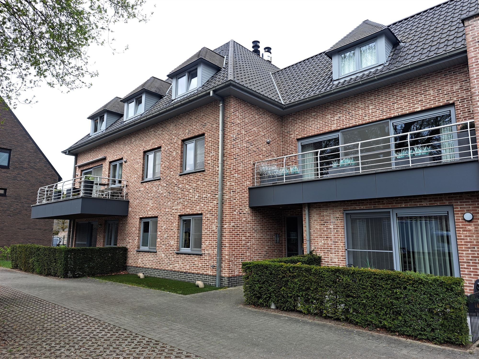 Recent appartement met 2 slaapkamers foto 3