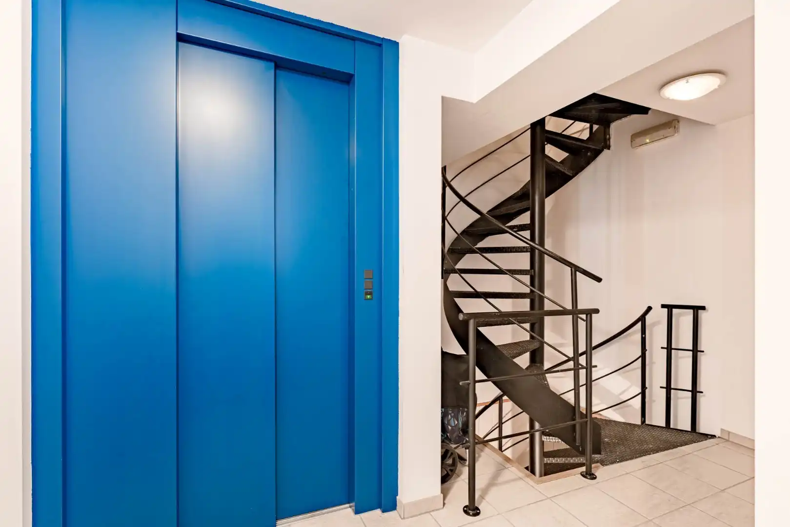 Comfortabel appartement op de 2de verdieping van een kleinschalige residentie op een steenworp van de historische markt!  foto 4
