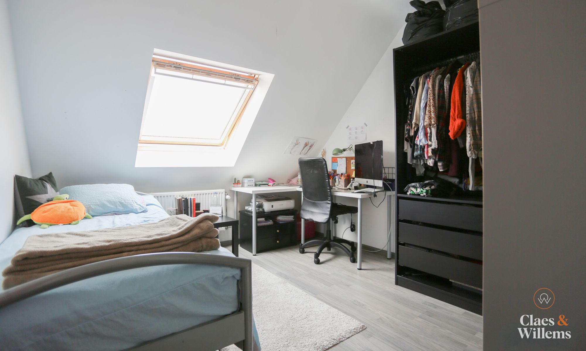 Ruim en lichtrijk duplex met staanplaats in Buizingen foto 8