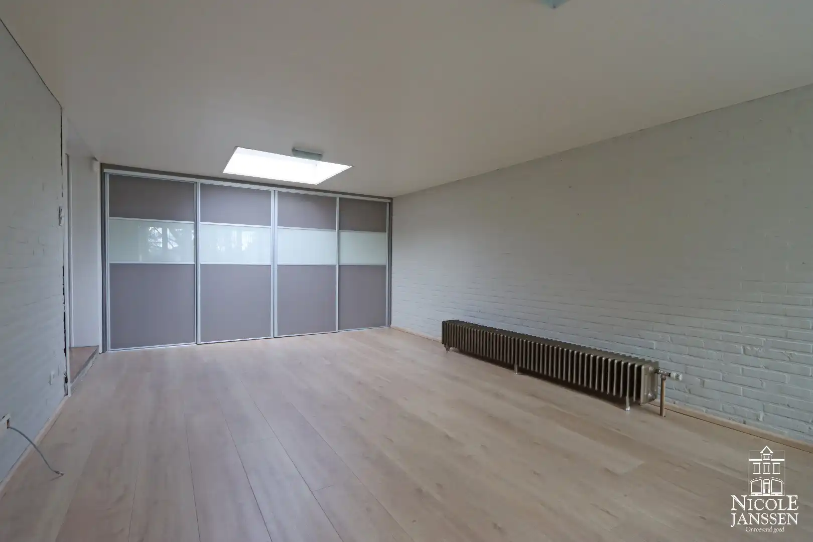 Grote loods en handelspand met bovengelegen woonst net buiten het centrum van Maaseik foto 25