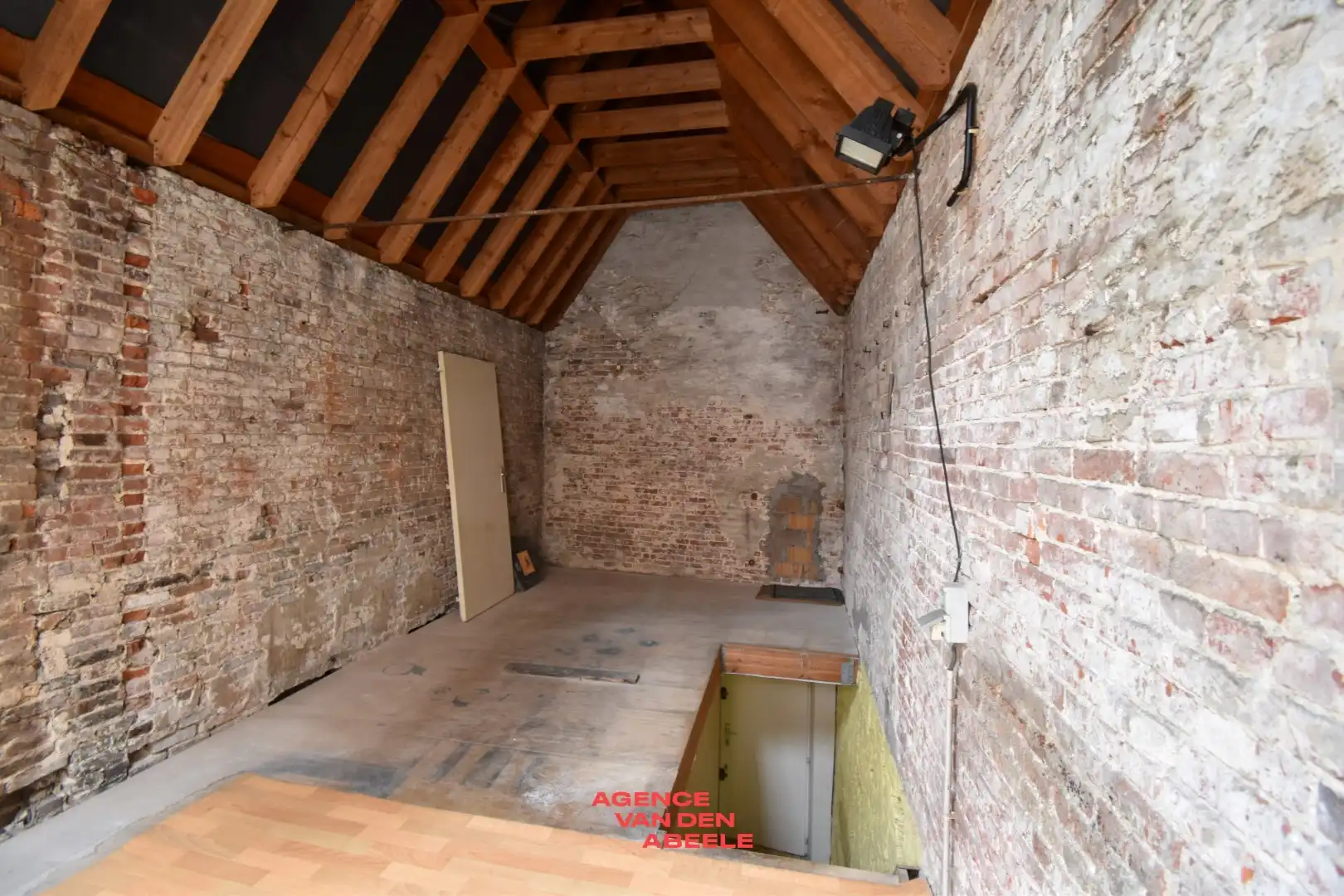 Winkelruimte met woonst in de Brugse binnenstad. foto 11