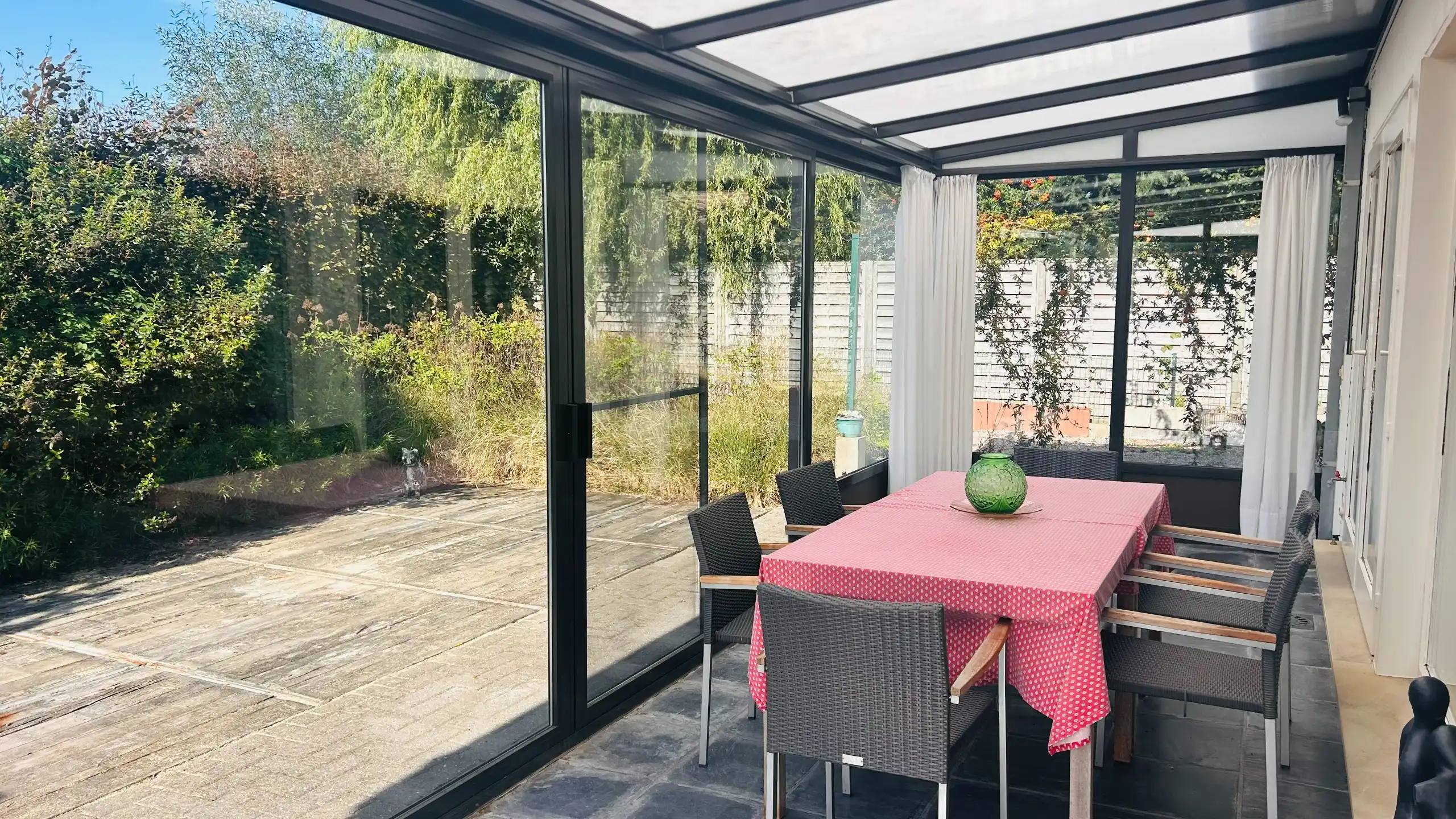 Verzorgde bungalow op 585 m2 met 3 slaapkamers en zonnige tuin nabij het centrum foto 9