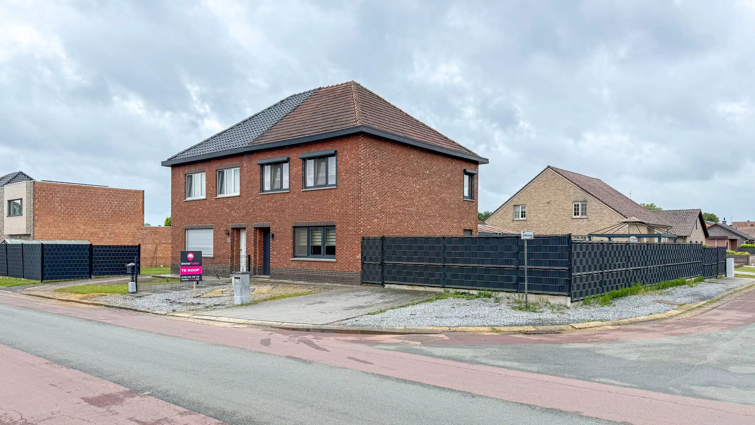 Halfopen woning met tuin en dubbele garage in H-Z! foto 4