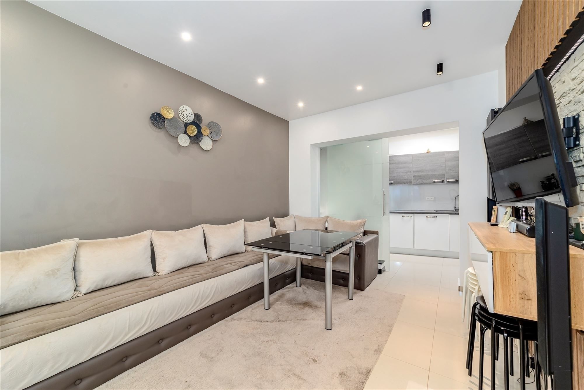 Instapklaar huis met 3 slpk en voortuin foto 7