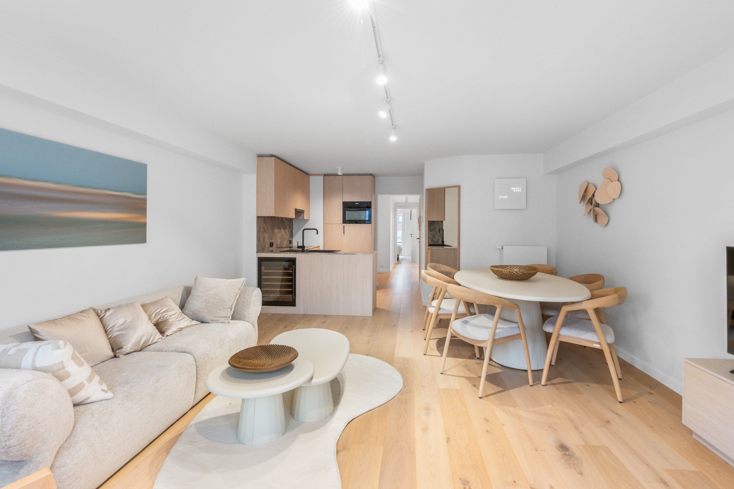 Instapklaar appartement met zuid-west oriëntatie gelegen in het centrum van Knokke. foto 3