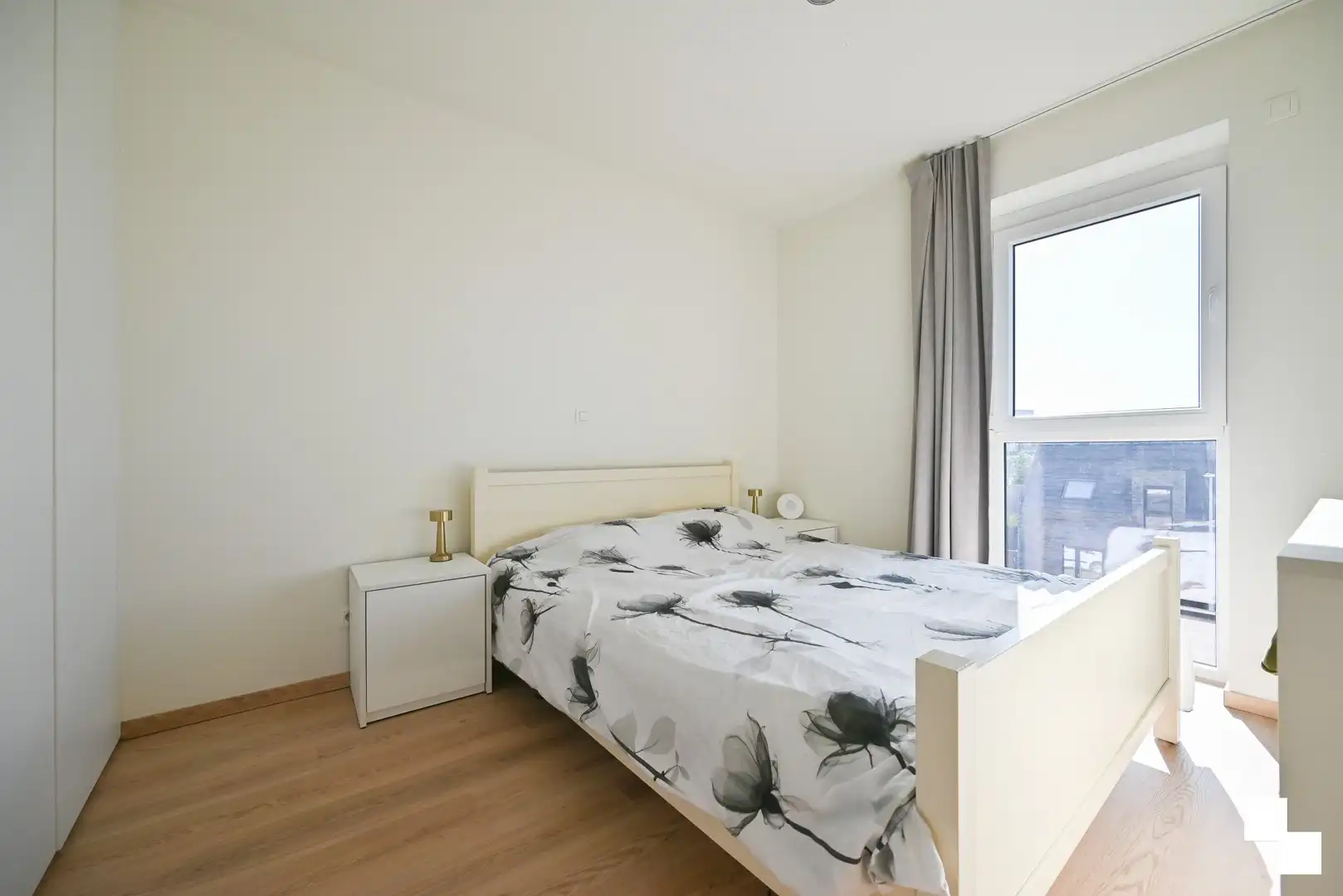 Instapklaar appartement met divers maatmeubilair te Izegem (Emelgem) foto 15