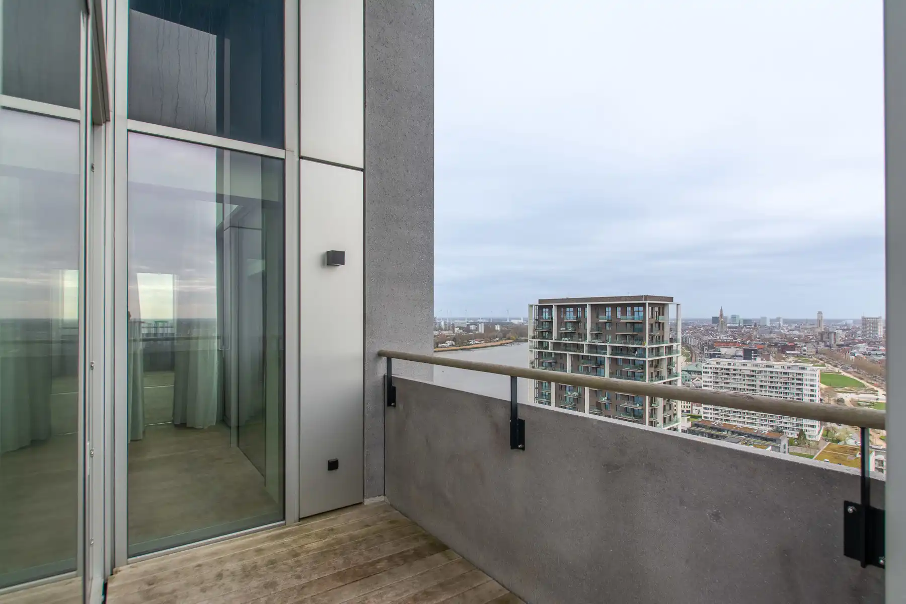 Prachtig 2-kamer app. met prachtig zicht over park en stad foto 12