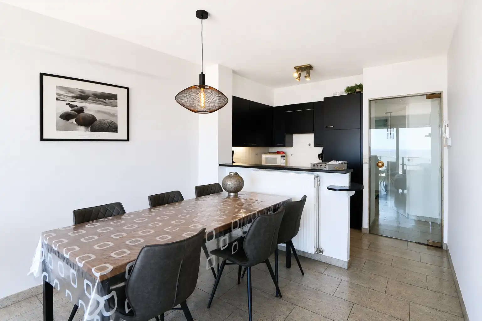 Instapklaar appartement met 2 slaapkamers en met een fantastisch zicht op de zee en de Pier. foto 11