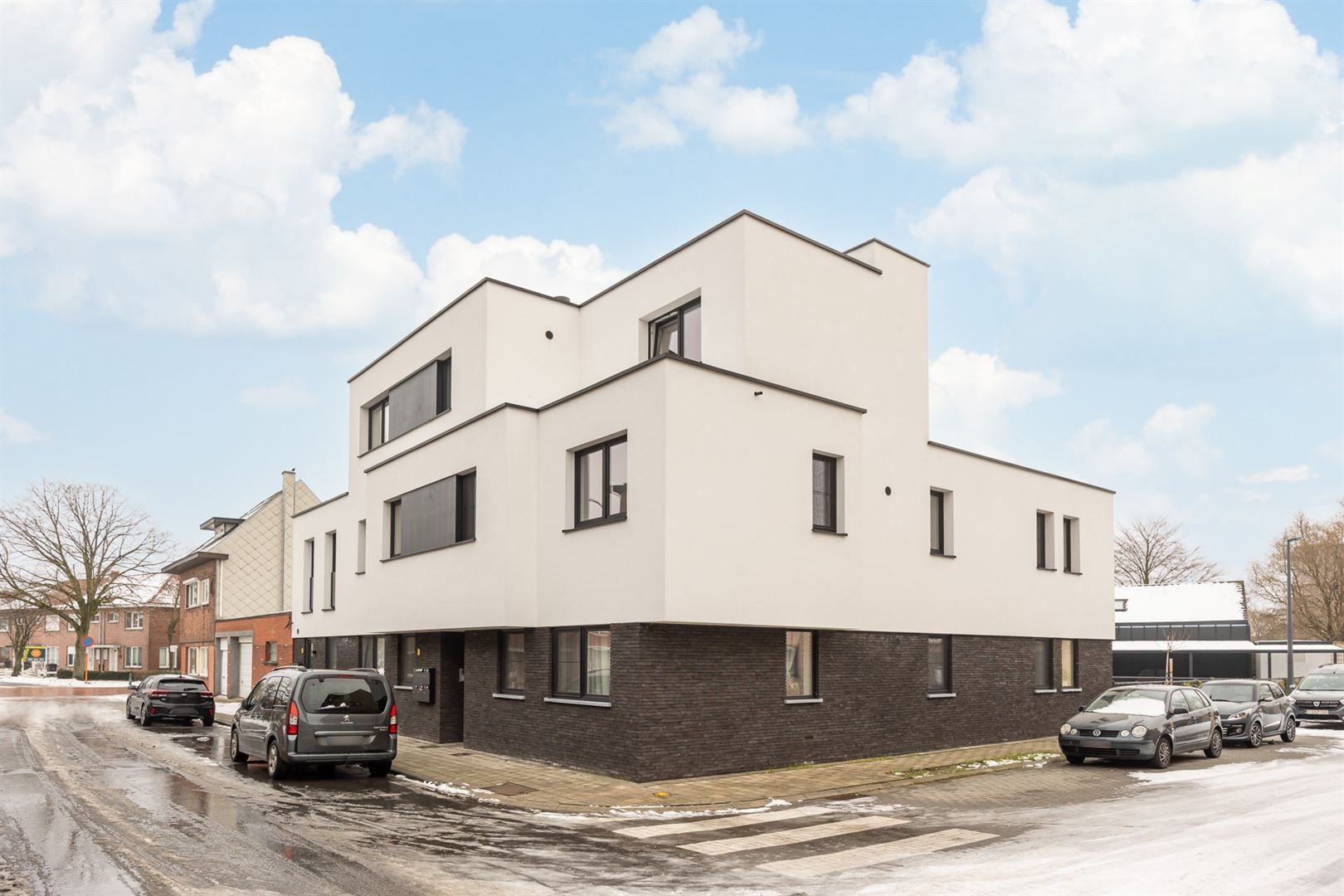 Modern nieuwbouwappartement met 2 slaapkamers, terras & overdekte autostaanplaats foto 2