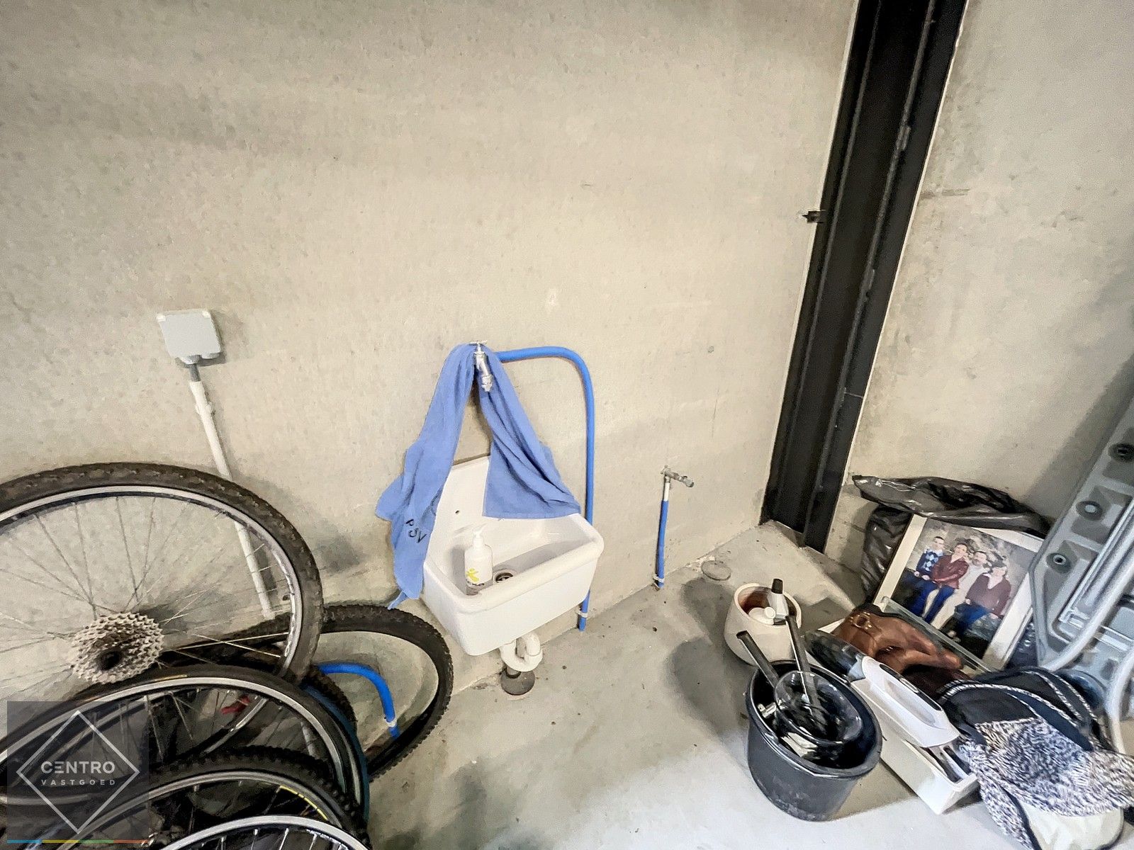 NB MAGAZIJN (130m²) met hoge sectionaalpoort op ambachtelijke zone te Blankenberge. foto 4