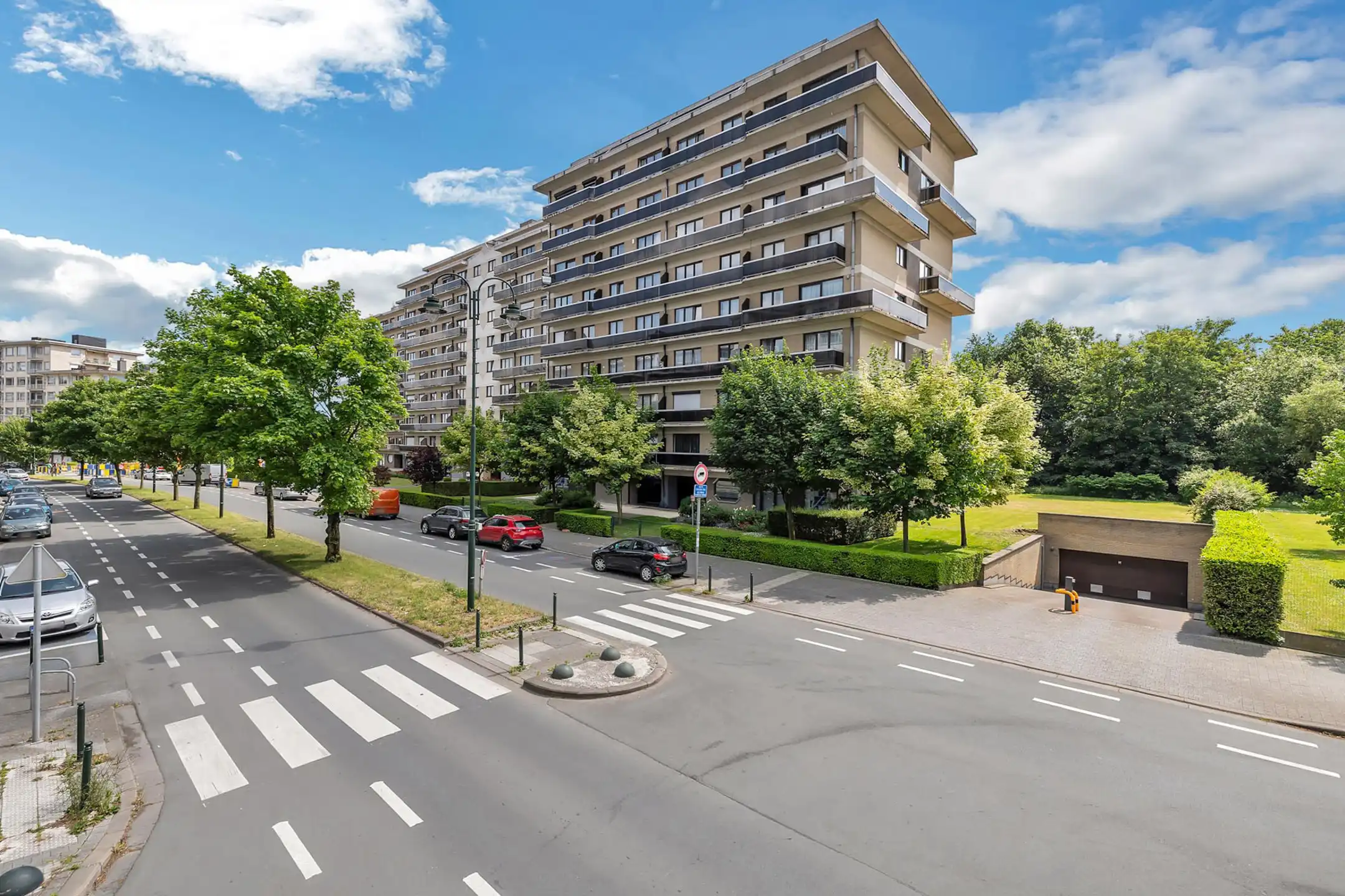 Instapklaar commercieel gelijkvloers op strategische locatie foto 2