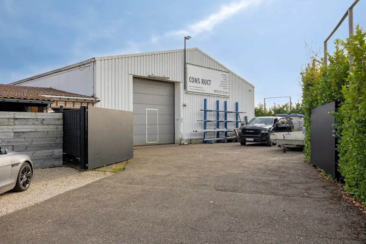 GUNSTIG GELEGEN MAGAZIJN VAN CA 442M² TE KORTESSEM LANGS N20 - OPBRENGSTEIGENDOM foto 2
