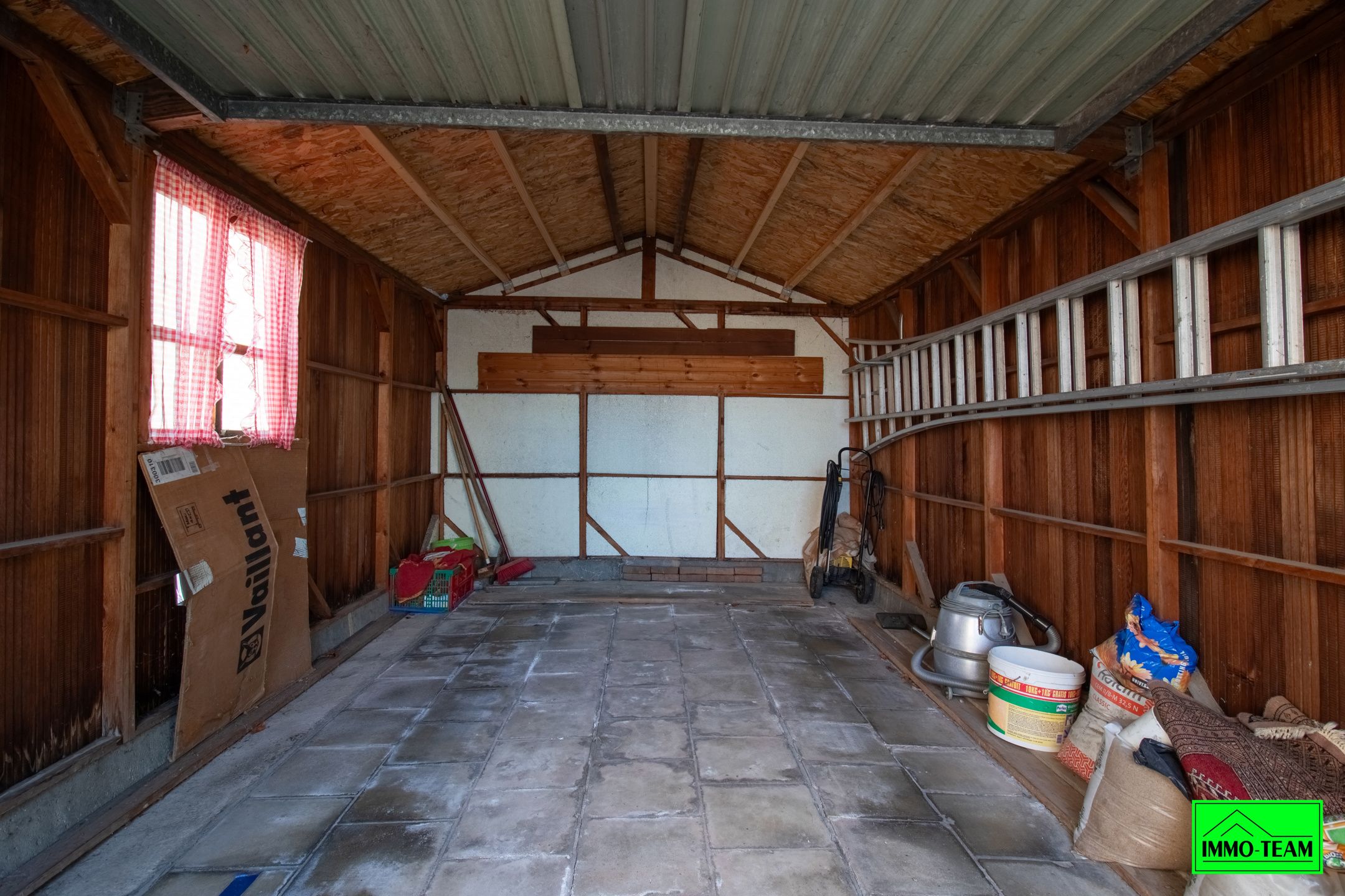 Op te frissen gezinswoning met ruime tuin en garage foto 24