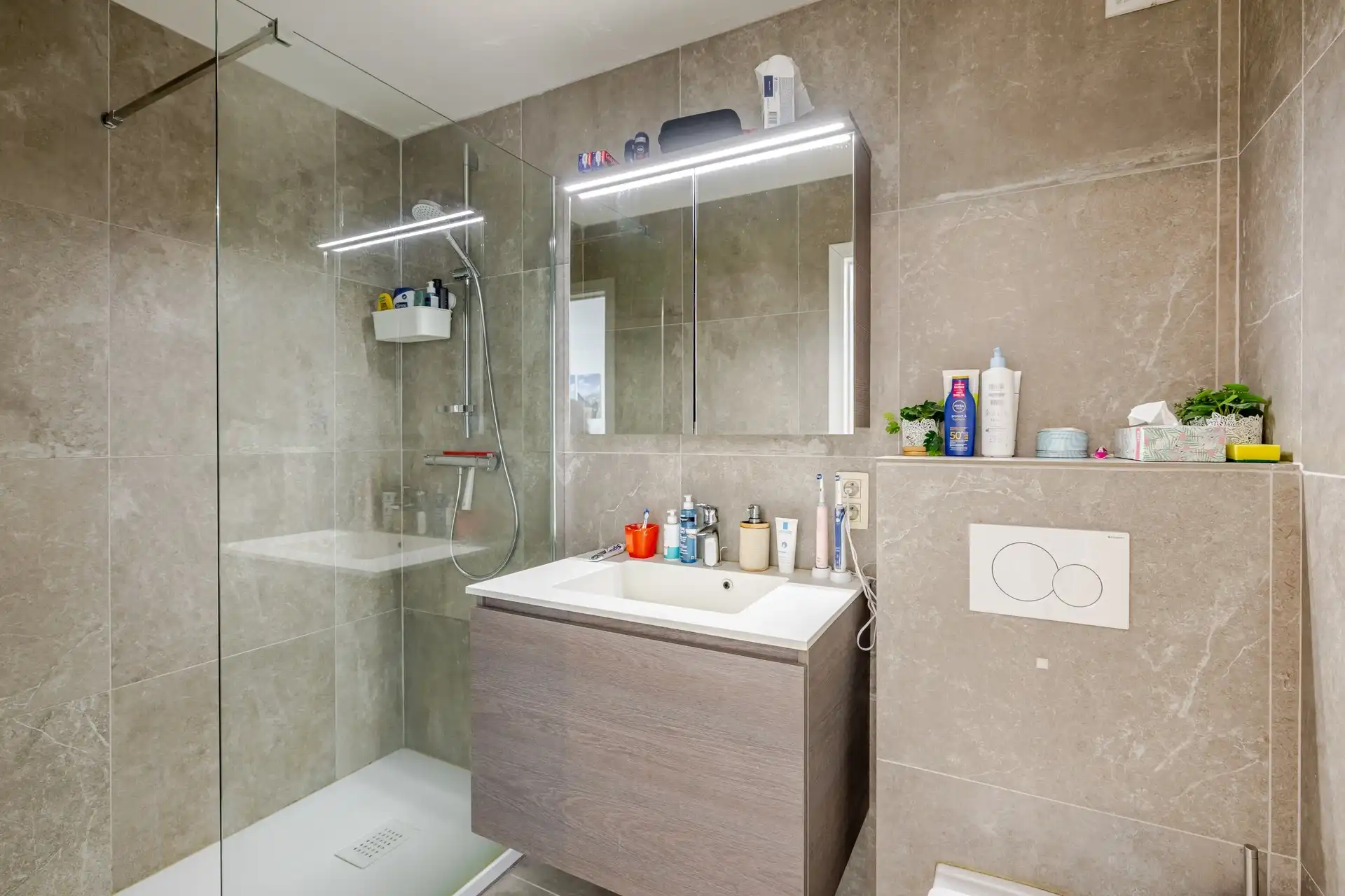 Perfect instapklaar en recent gerenoveerd appartement met garage op toplocatie in Liedekerke foto 7