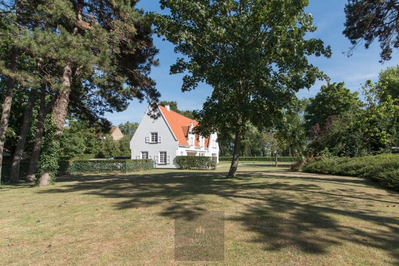 Uitzonderlijke villa op 3299m² gelegen op toplocatie te Nieuwpoort-Bad. foto 4