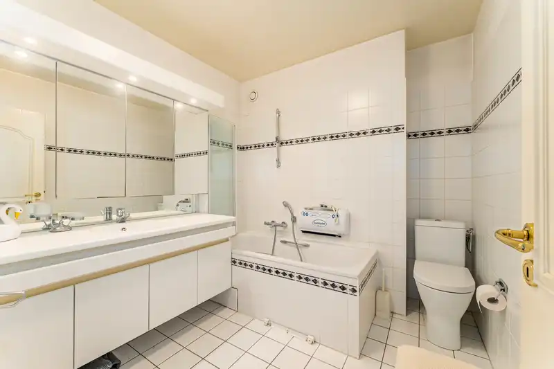 Roeselare – Verzorgd appartement van 90 m² met ca. 30 m² terrassen en zicht op het water foto 12