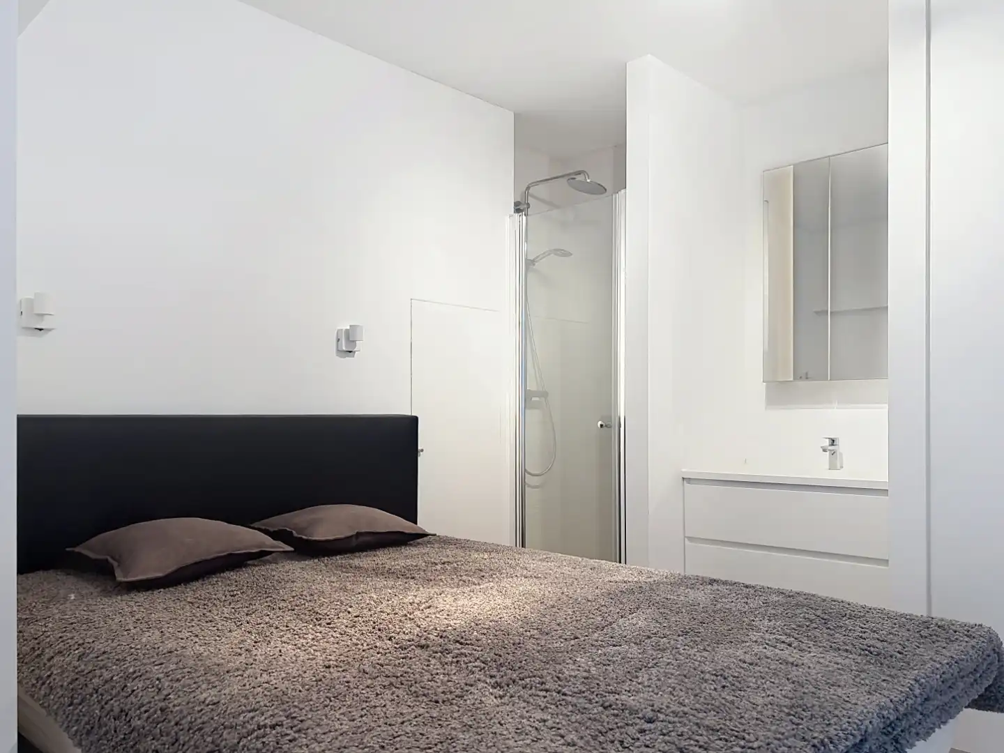 Gerenoveerd éénslaapkamerappartement op de Zeedijk van Nieuwpoort foto 4