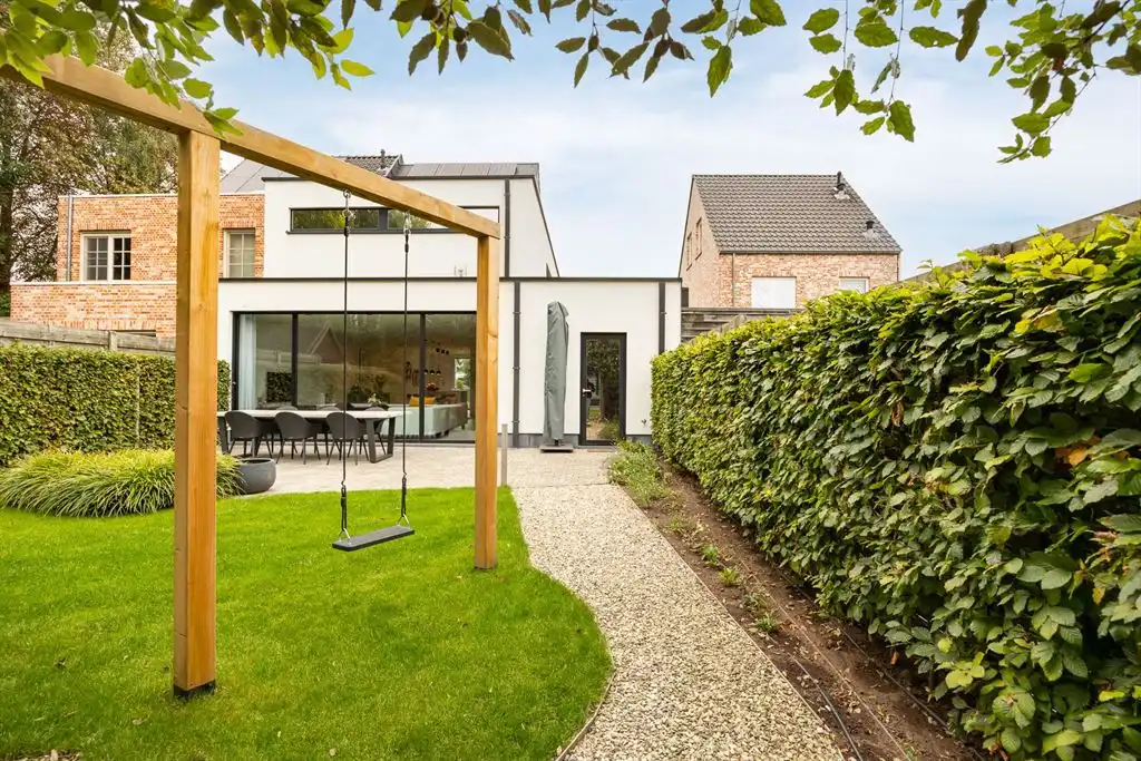 Moderne architecturale woning in een doodlopend straatje foto 23