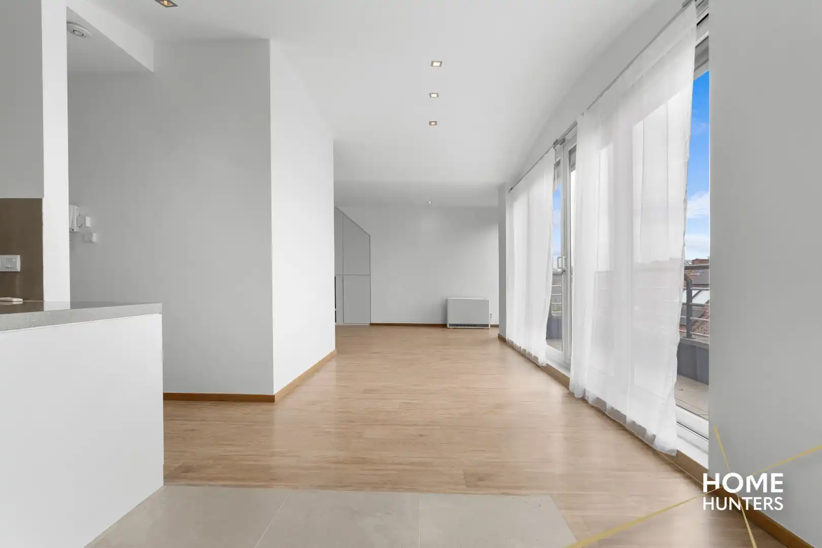 Instapklaar appartement met zonnig terras op toplocatie in Ieper foto 7