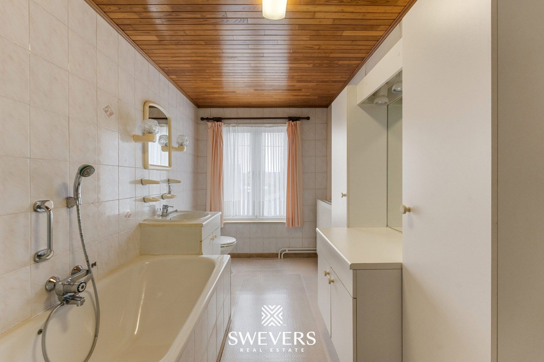 Te renoveren woning met veel karakter nabij het centrum  foto 16