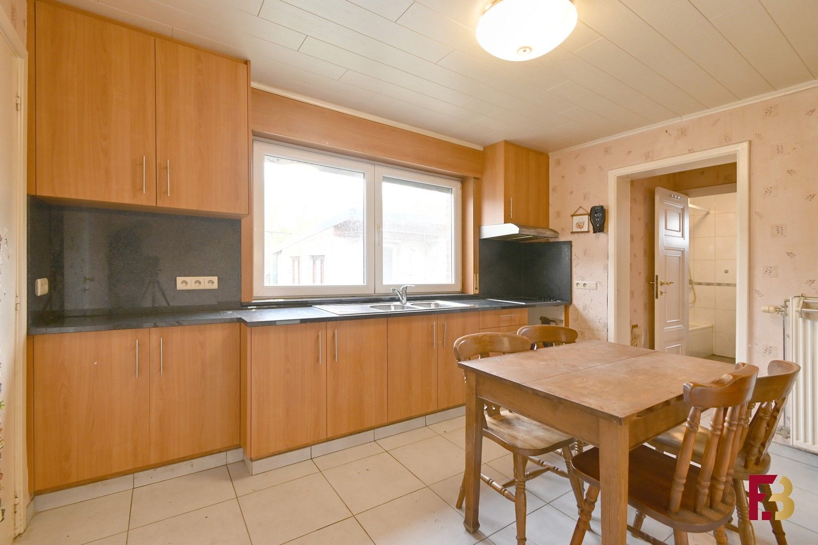 Woning met potentieel, garage en oprit in Zwijnaarde (geen renovatieplicht!) foto 5