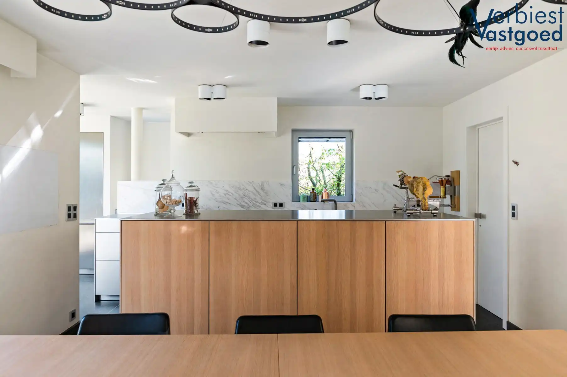 Exclusieve en lichtrijke villa met tuin op toplocatie foto 9