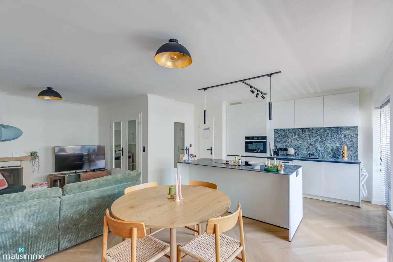 RECENT GERENOVEERD APPARTEMENT MET 2 SLAAPKAMERS, 2 TERRASSEN EN ZICHT OP HET GROEN IN DE KATARINAWIJK (OPTIONEEL: RUIME GARAGEBOX IN DE KELDERVERDIEPING) foto 10