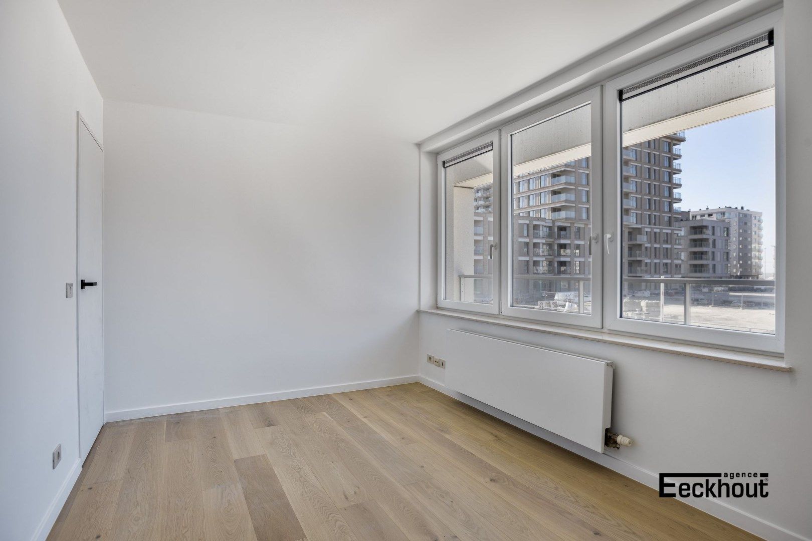 Luxe hoek-appartement met grote zonneterrassen rondom en vlakbij de zeedijk van Mariakerke! foto 18