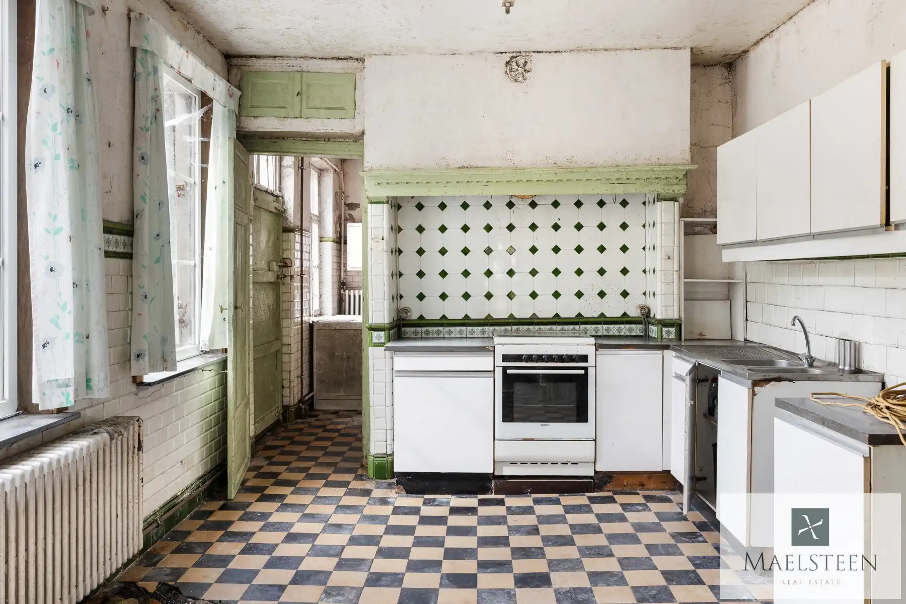 Historisch herenhuis op 3.611m2 in centrum Ruiselede foto 10