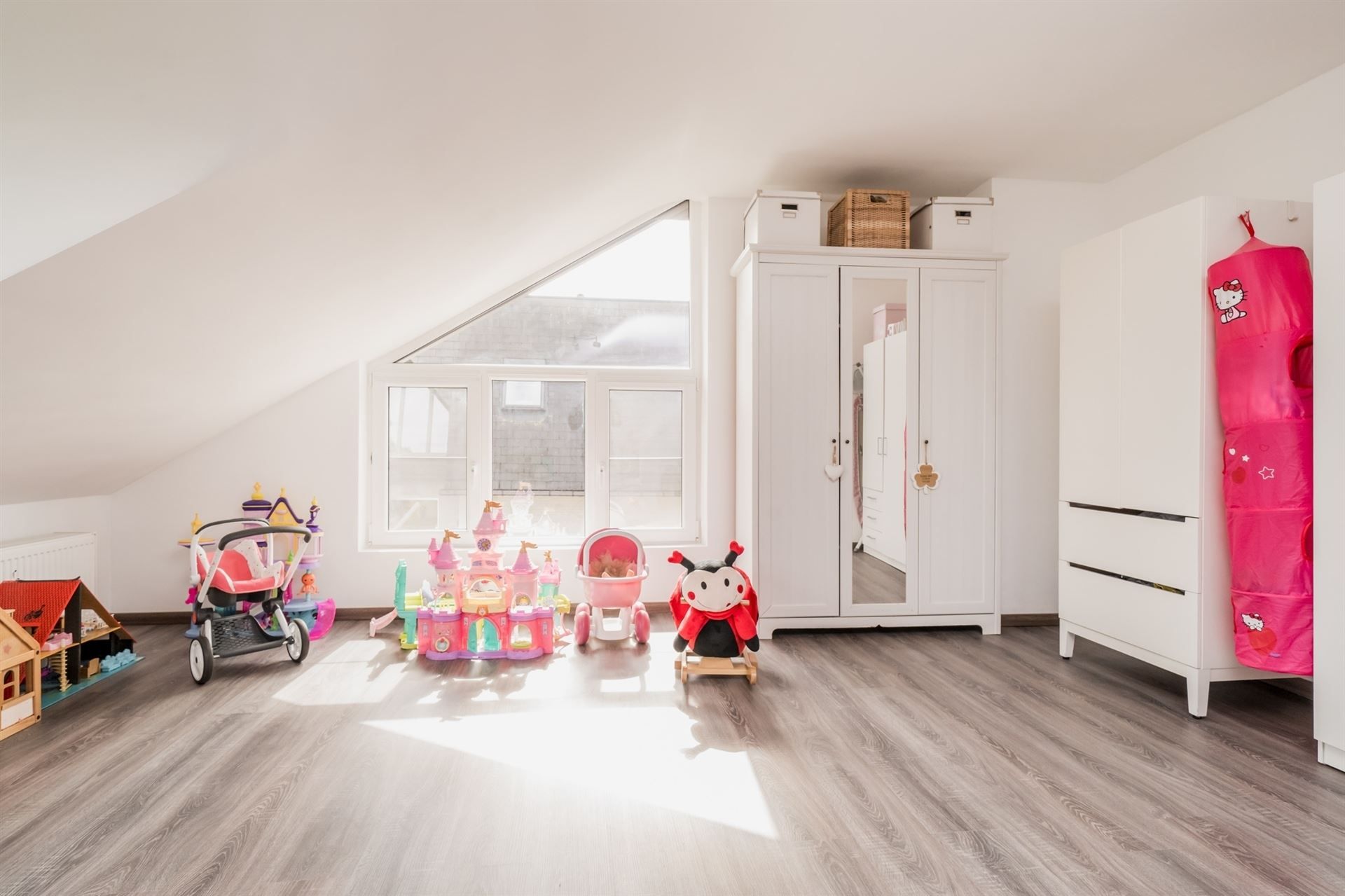 Ruime lichtrijke villa met 313 m² woonoppervlakte en prachtig groen uitzicht foto 19